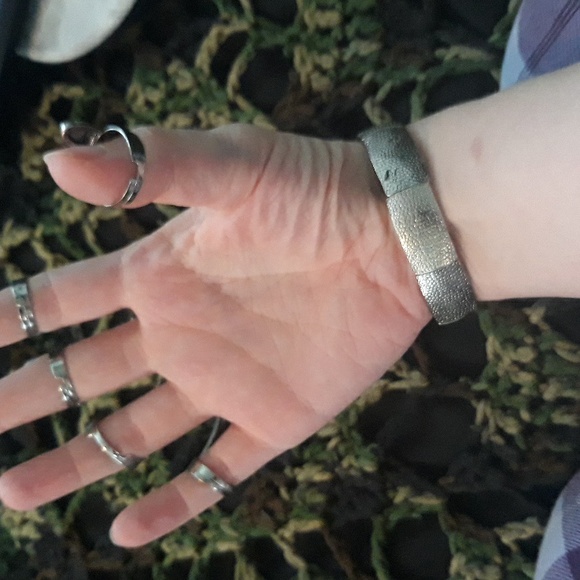 Skeleton hand - Picture 2 of 2